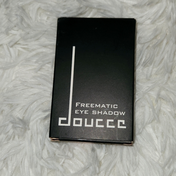 Doucce Freematic Eyeshadow Pro Palette - Picture 5 of 5